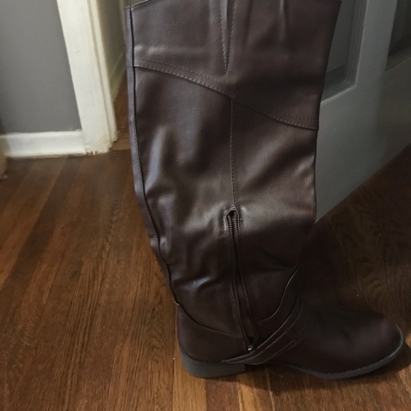 Bucco Tall Brown Boots - Picture 3 of 6